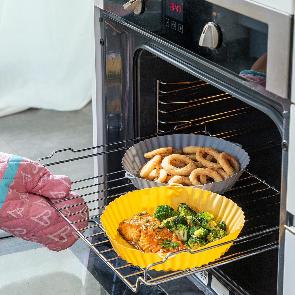 Set of 4 Silicone Baskets with Handles for Air Fryer and 2 Kitchen Brushes InnovaGoods