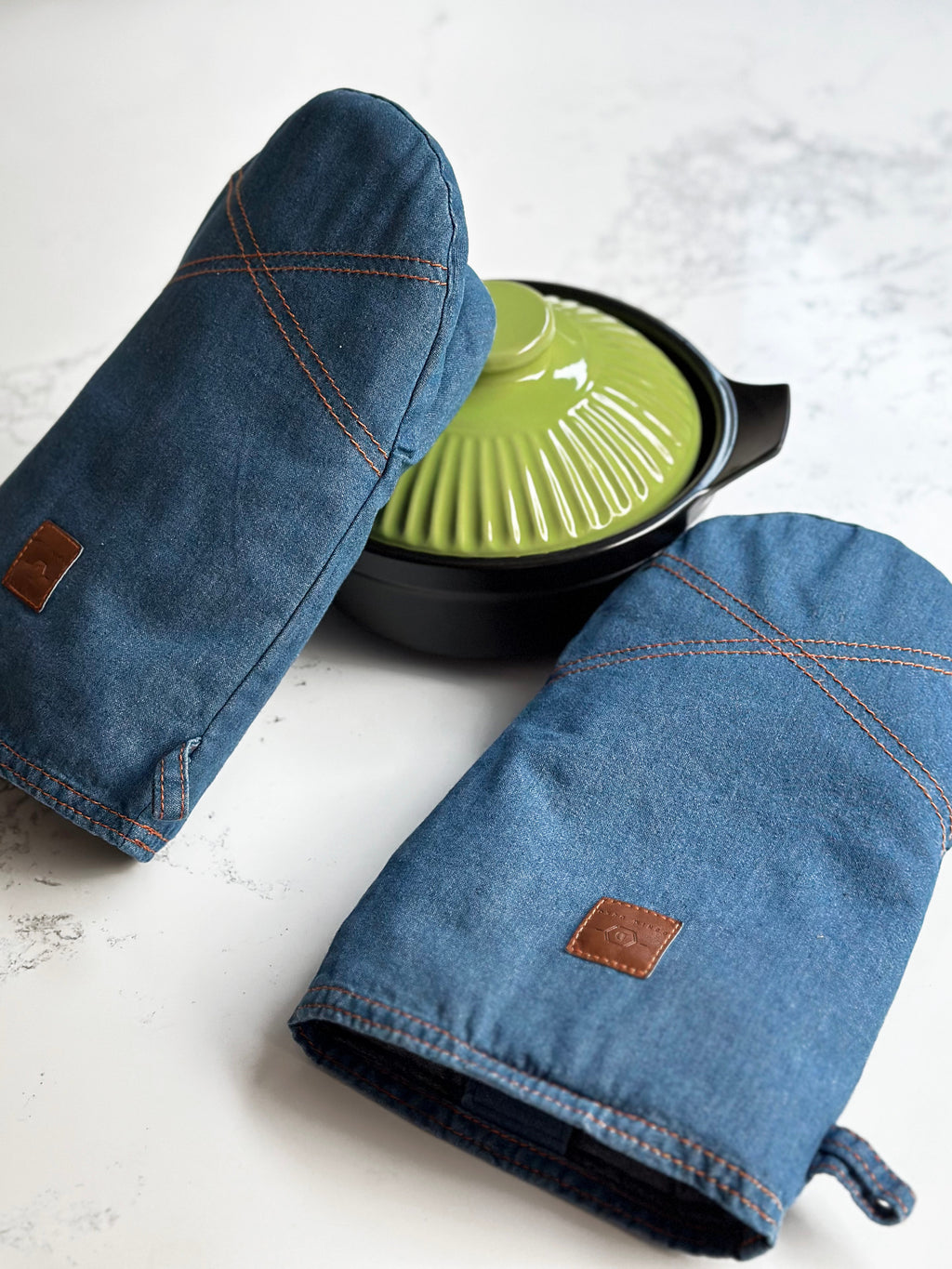 Kitchen Textile Gift Set – Oven Gloves, Tea Towels & Pot Holder