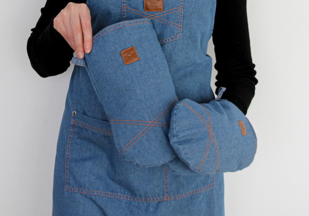 Kitchen Textile Gift Set – Oven Gloves, Tea Towels & Pot Holder