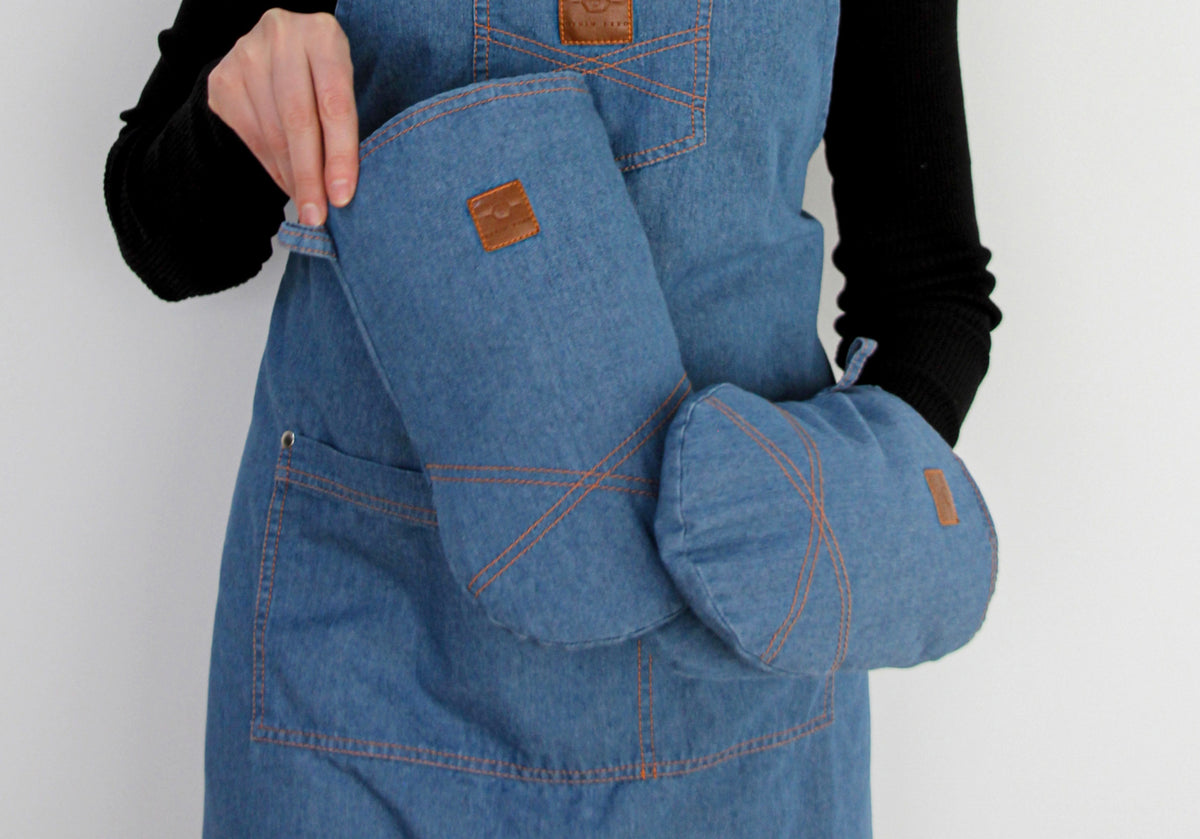 Kitchen Textile Gift Set – Oven Gloves, Tea Towels & Pot Holder