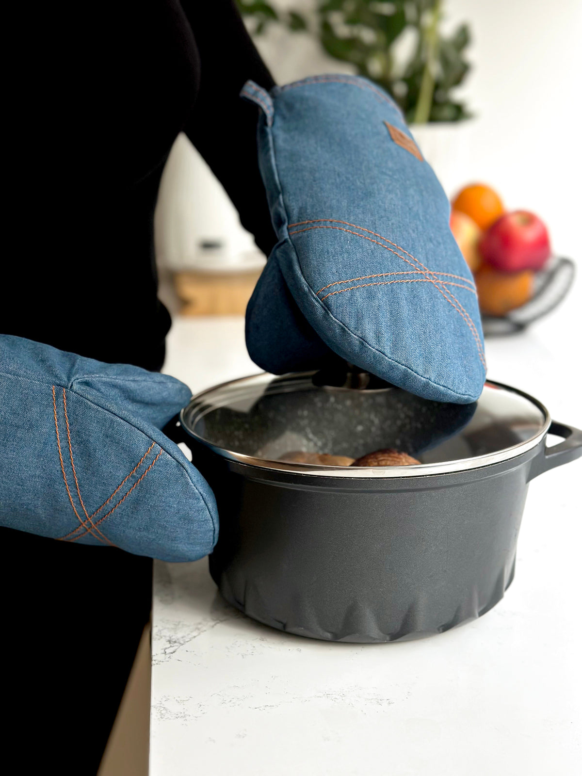 Kitchen Textile Gift Set – Oven Gloves, Tea Towels & Pot Holder