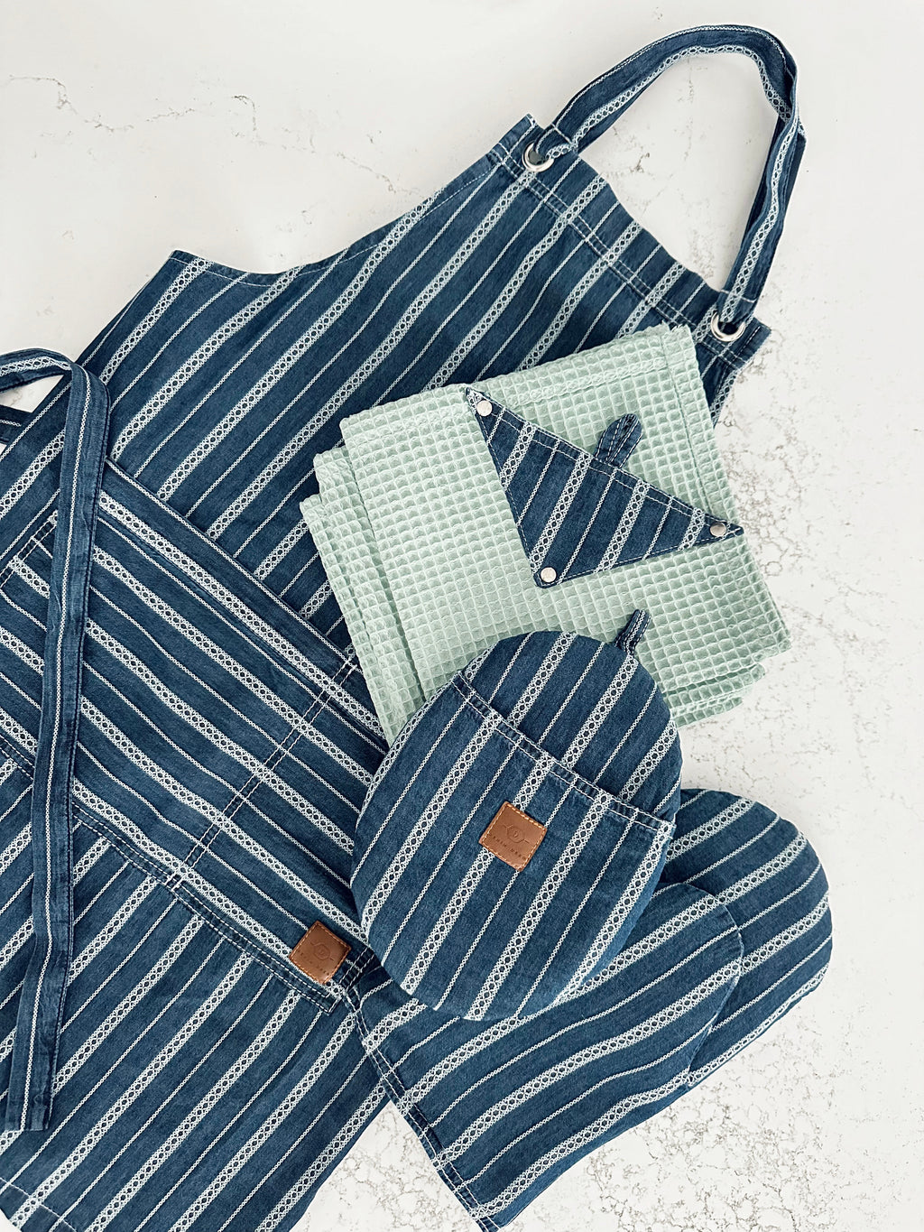 Linen & Denim Kitchen Set – Apron, Oven Mitt, Pot Holder & Towels