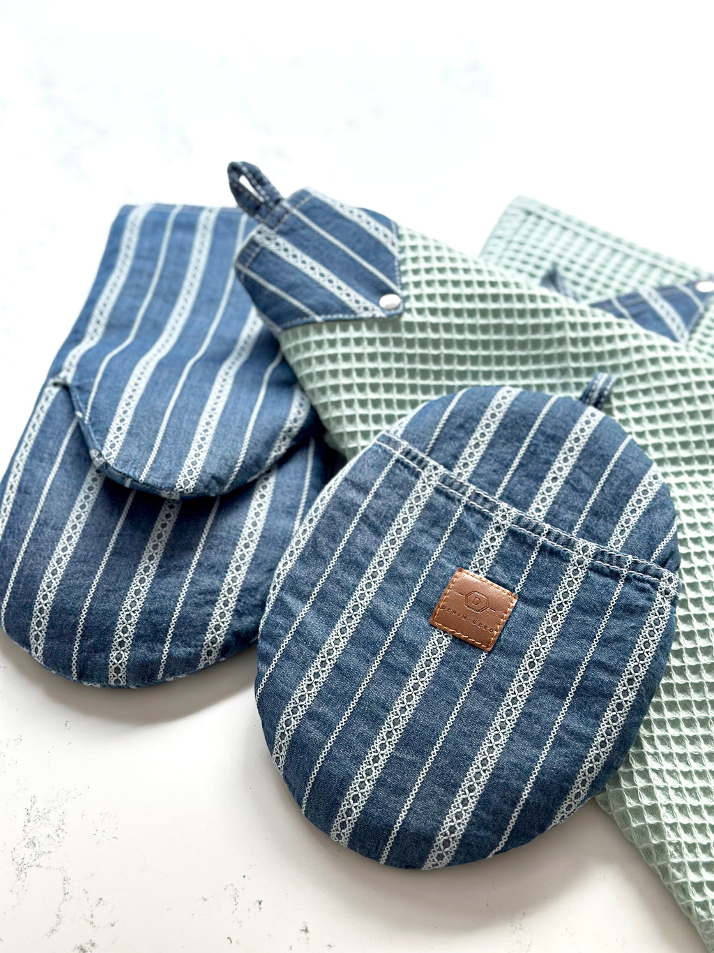 Linen & Denim Kitchen Set – Apron, Oven Mitt, Pot Holder & Towels