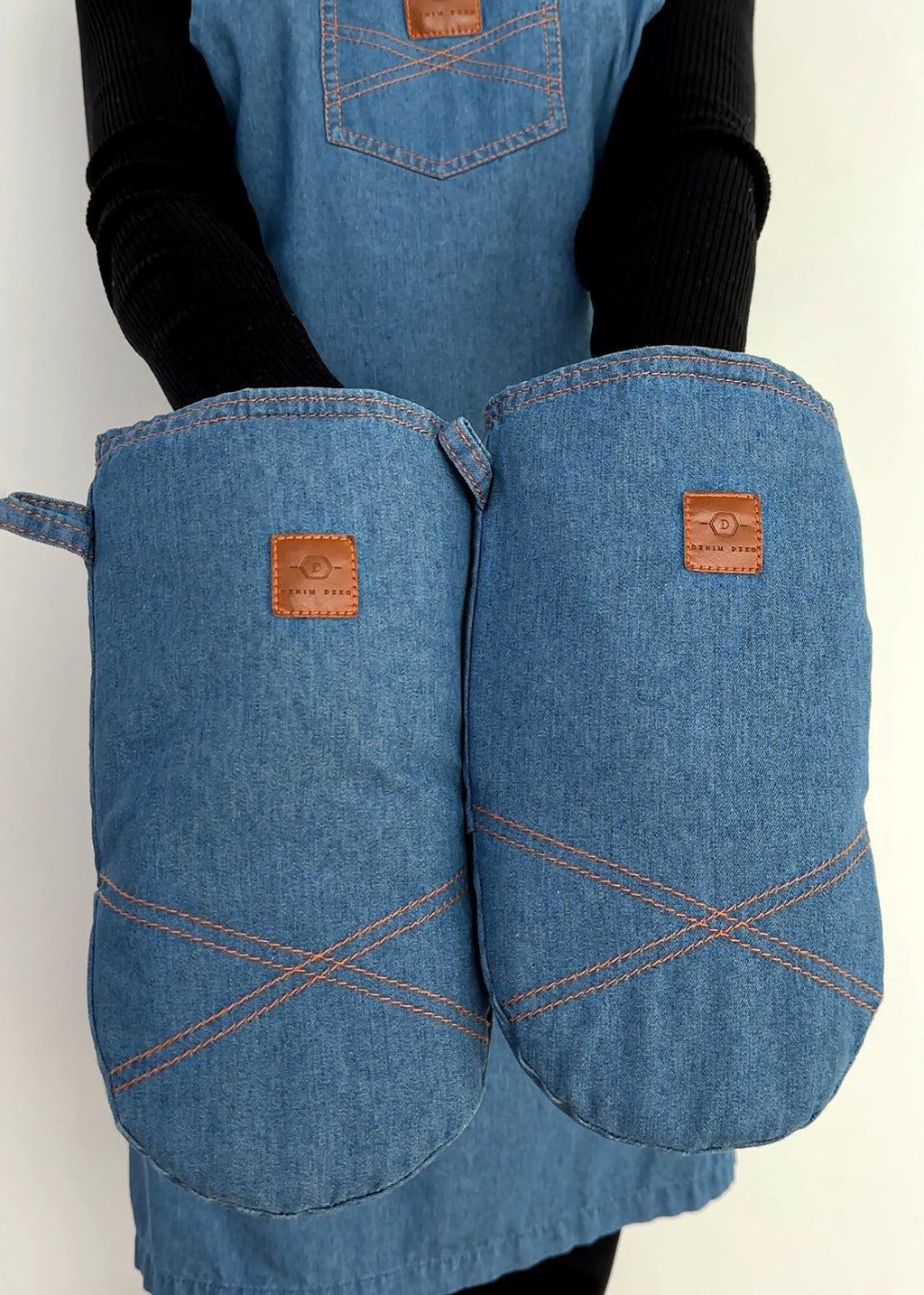 Kitchen Textile Gift Set – Oven Gloves, Tea Towels & Pot Holder