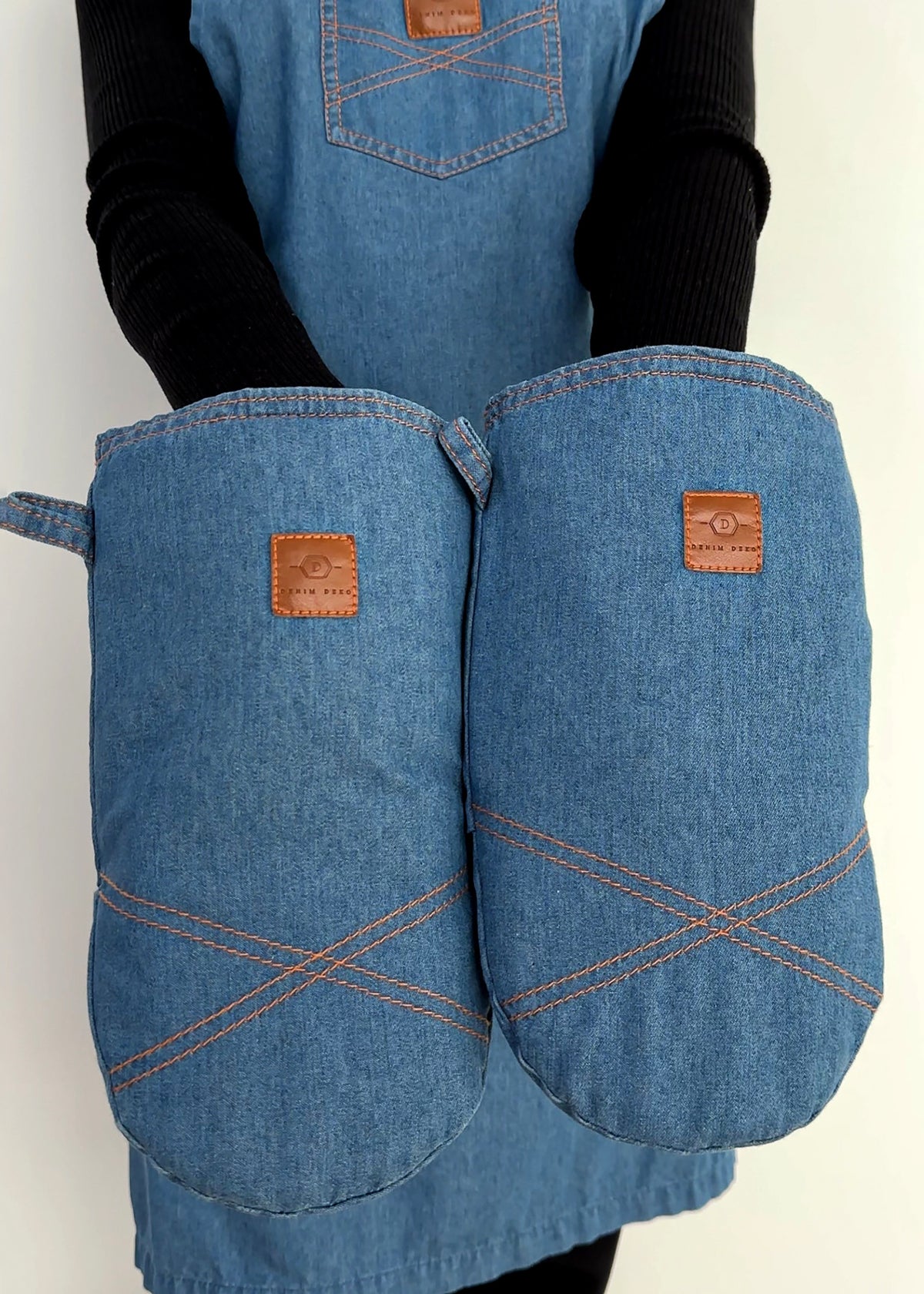 Kitchen Textile Gift Set – Oven Gloves, Tea Towels & Pot Holder