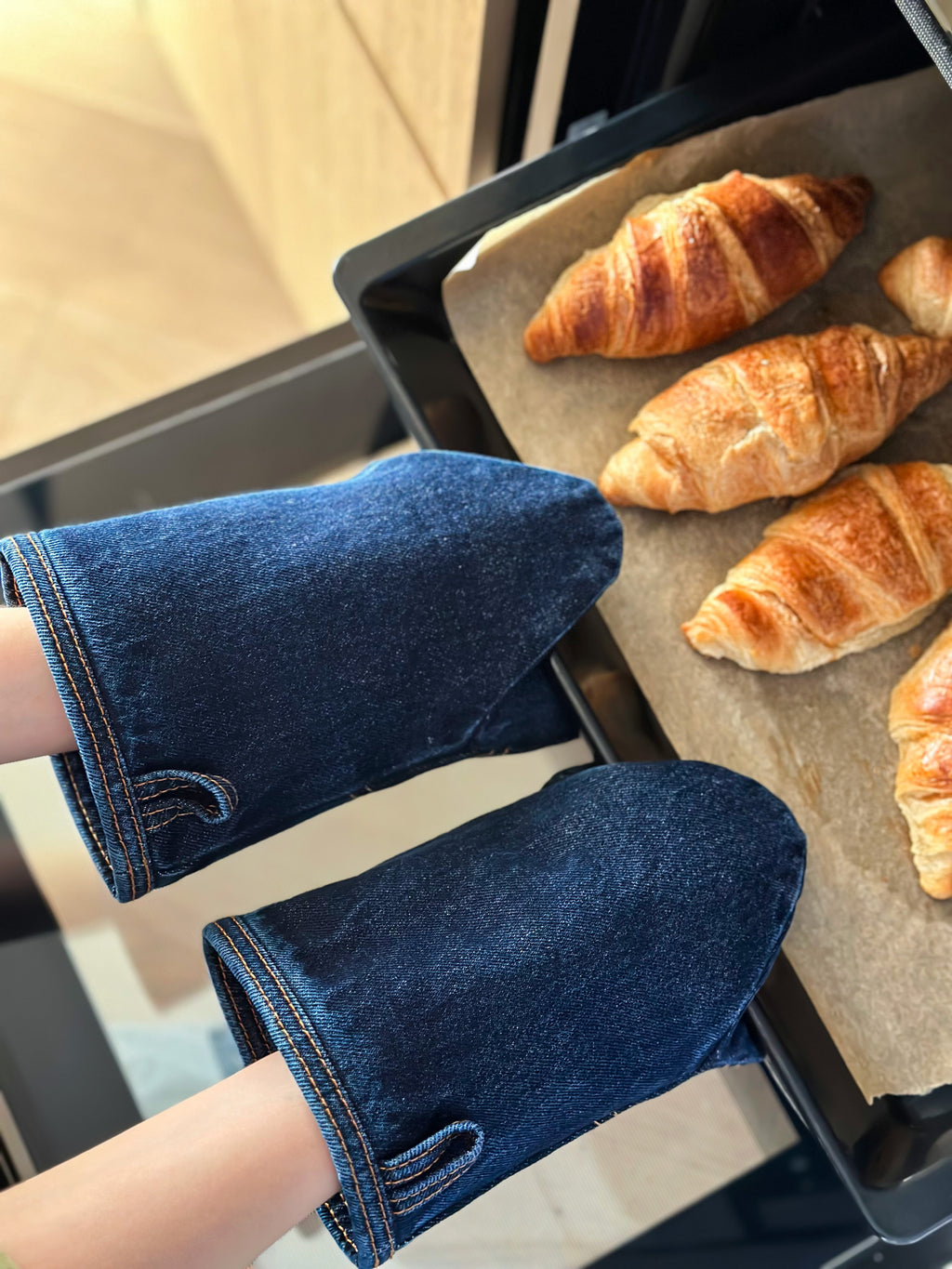 Denim Kitchen Gift Set – Apron, Oven Gloves & 3 Tea Towels