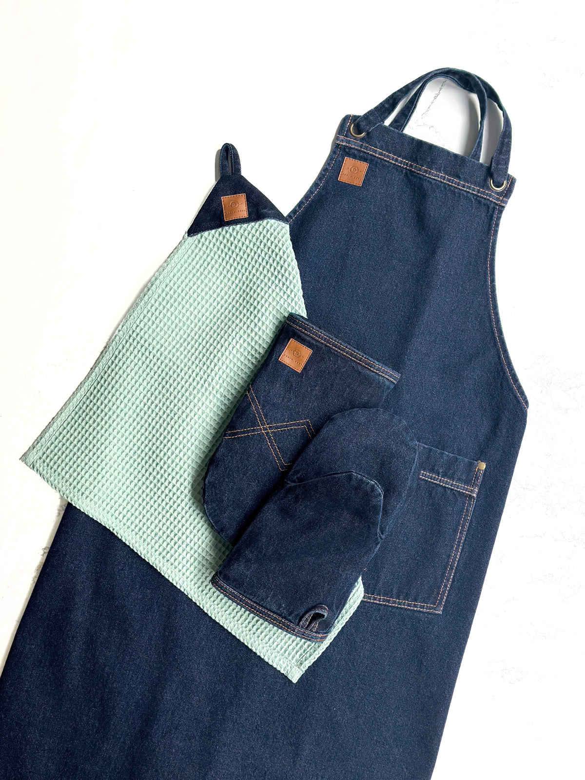 Denim Kitchen Gift Set – Apron, Oven Gloves & 3 Tea Towels