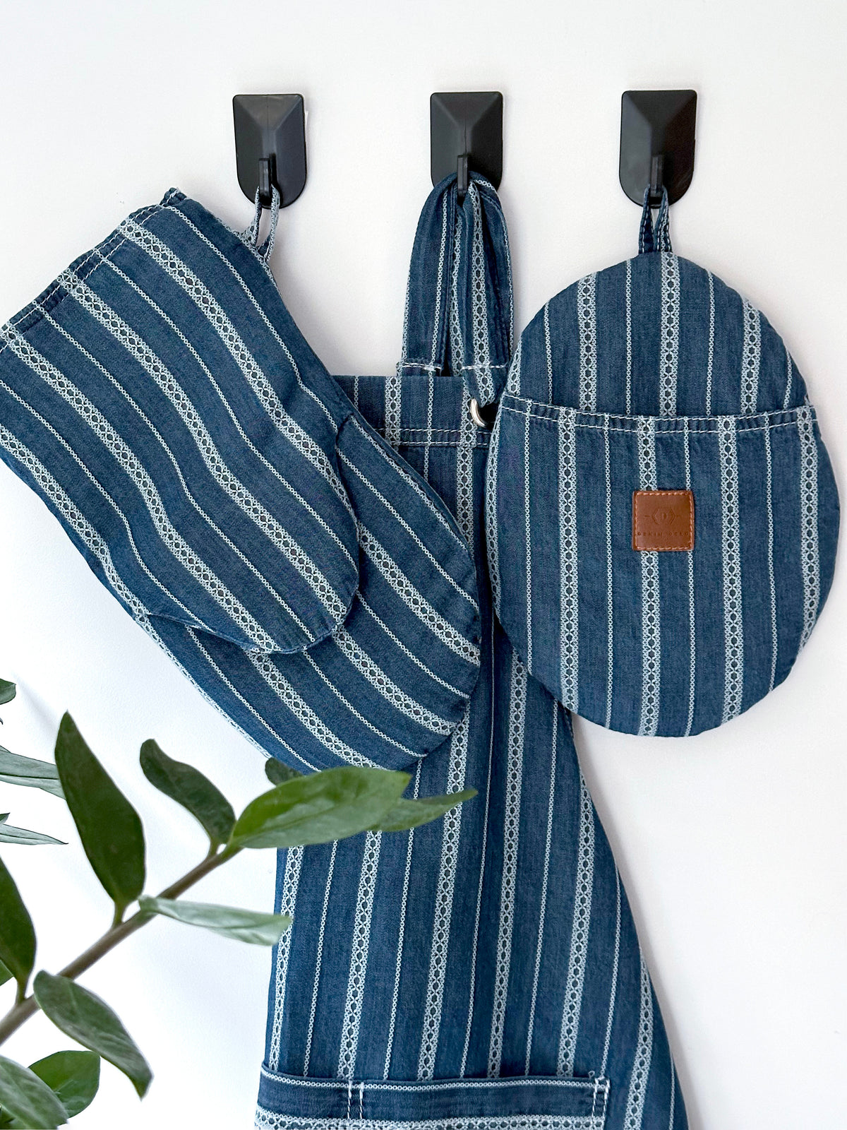 Linen & Denim Kitchen Set – Apron, Oven Mitt, Pot Holder & Towels