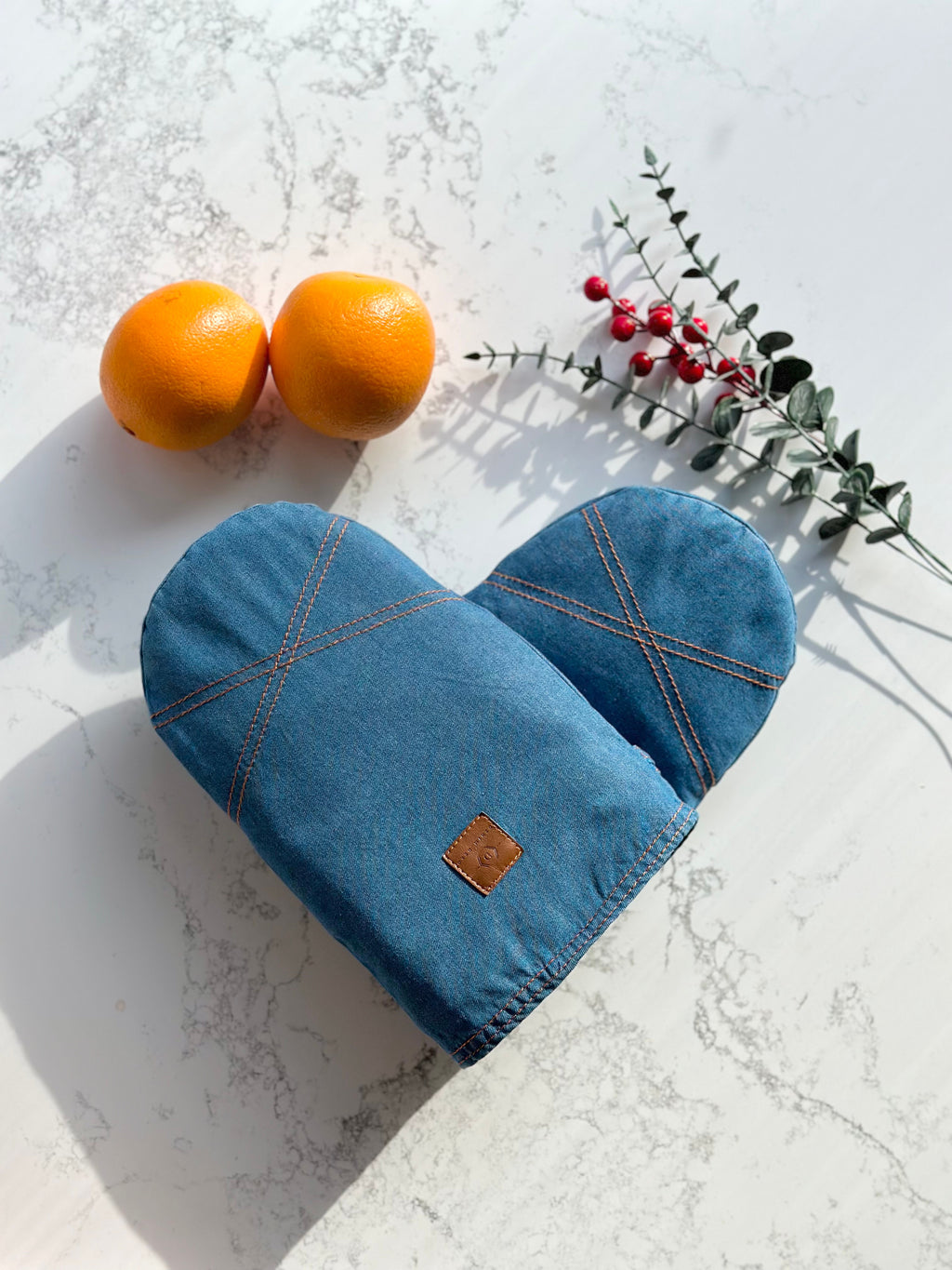Kitchen Textile Gift Set – Oven Gloves, Tea Towels & Pot Holder